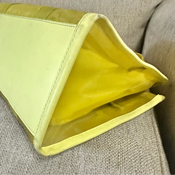 Marc Jacobs Mesh Yellow/Lime Green Tote Bag - Picture 5 of 7